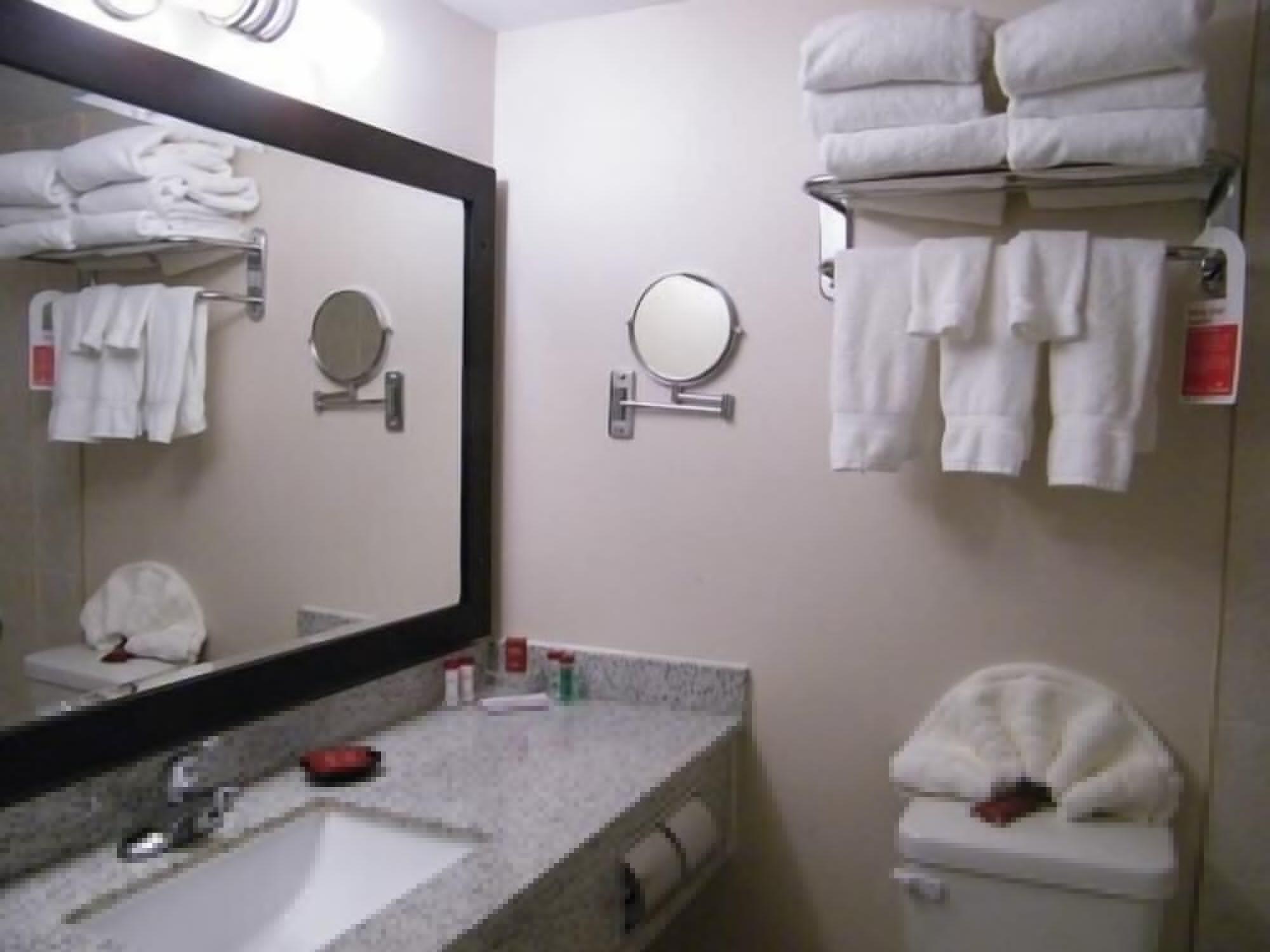 Ramada By Wyndham Edmonton South Hotel Bagian luar foto
