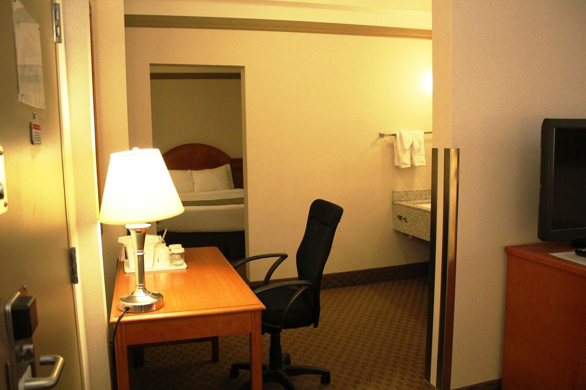 Ramada By Wyndham Edmonton South Hotel Bagian luar foto