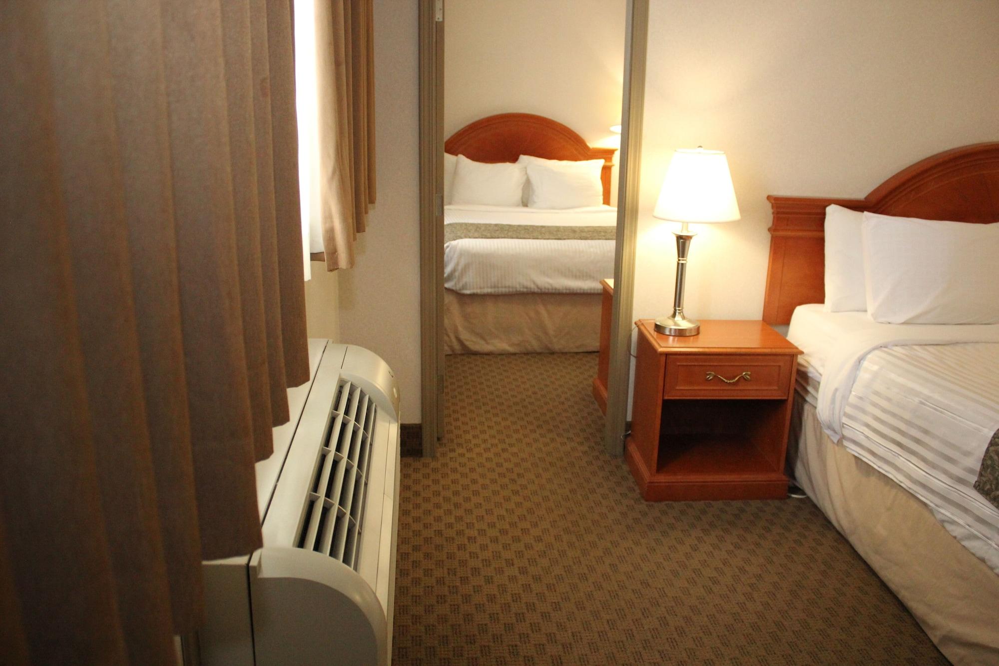 Ramada By Wyndham Edmonton South Hotel Bagian luar foto