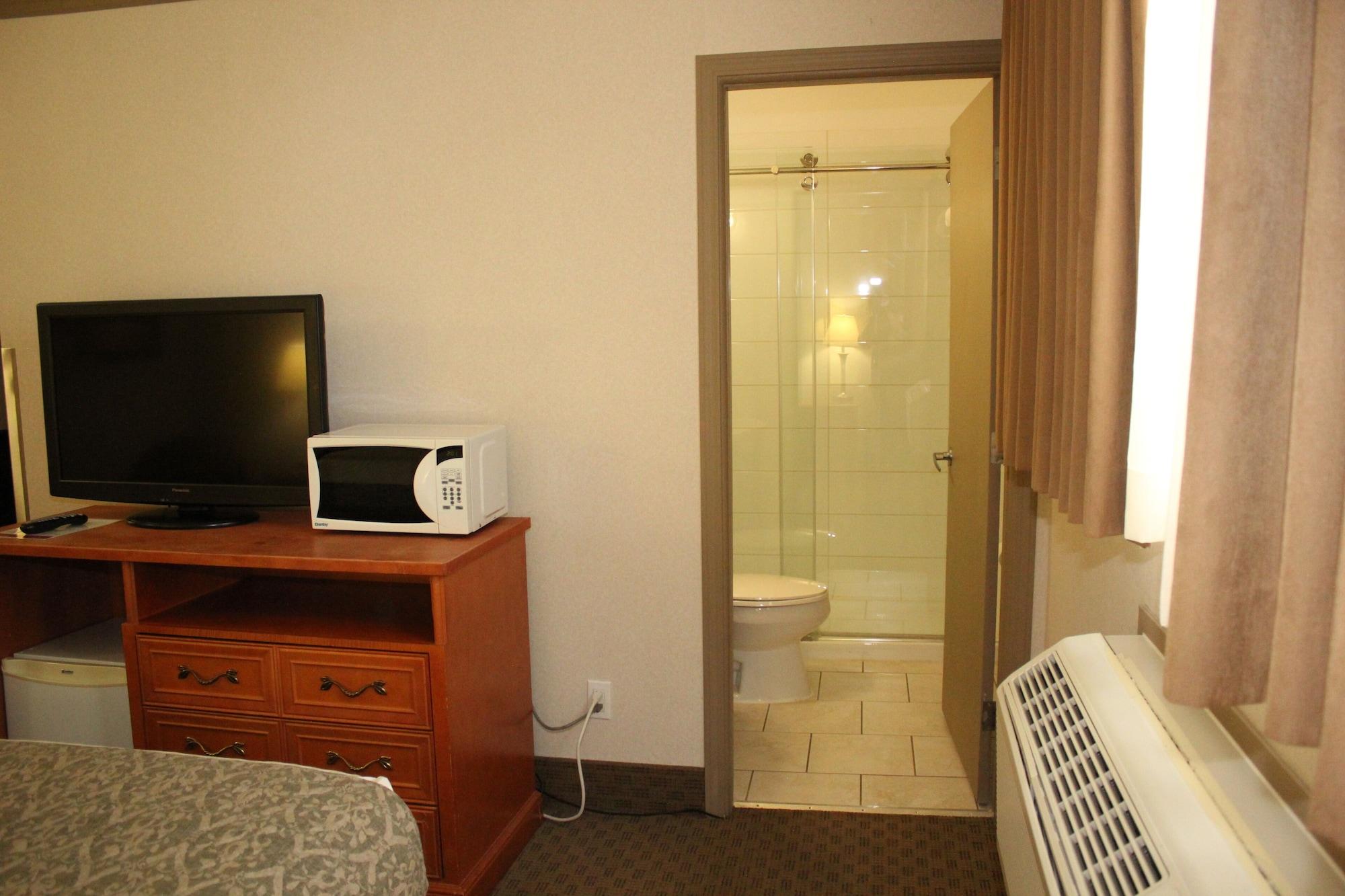 Ramada By Wyndham Edmonton South Hotel Bagian luar foto