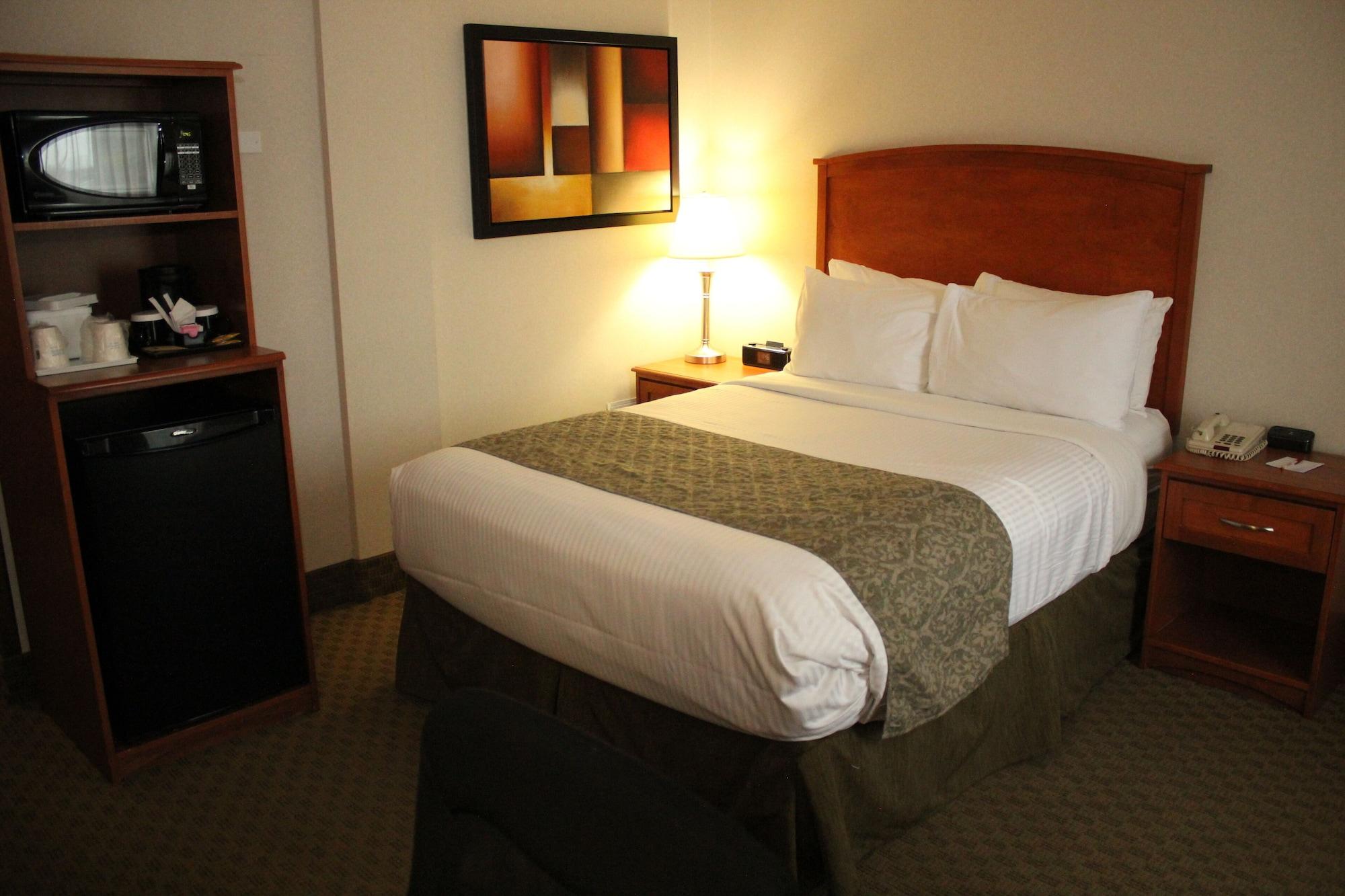Ramada By Wyndham Edmonton South Hotel Bagian luar foto