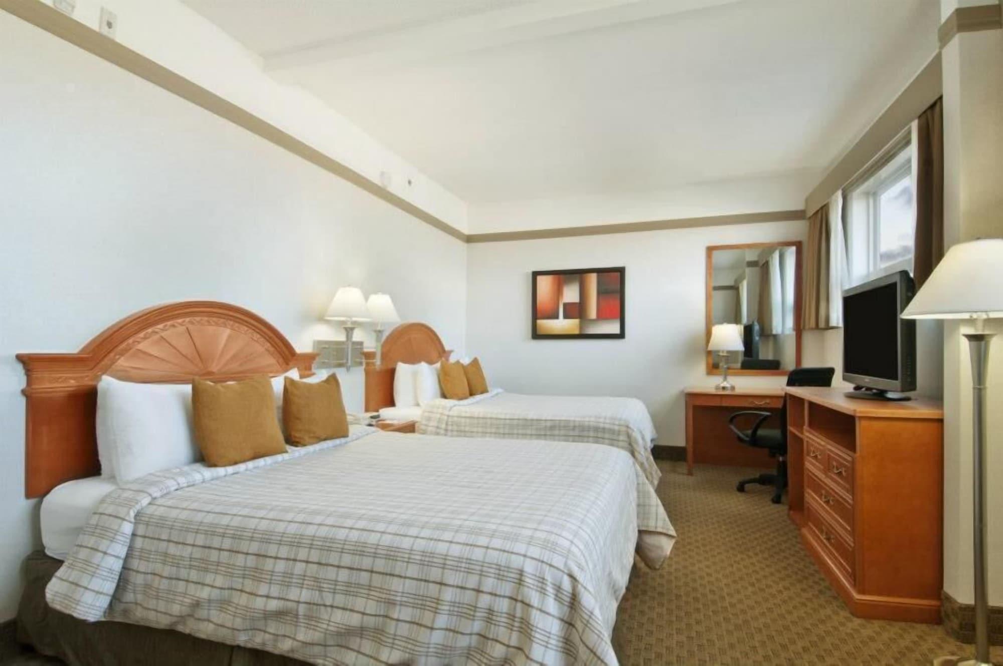 Ramada By Wyndham Edmonton South Hotel Bagian luar foto