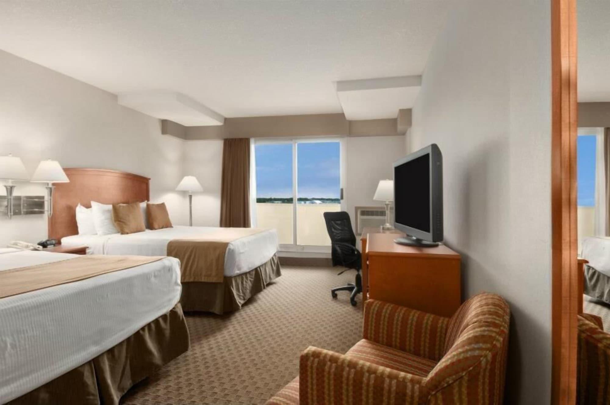 Ramada By Wyndham Edmonton South Hotel Bagian luar foto