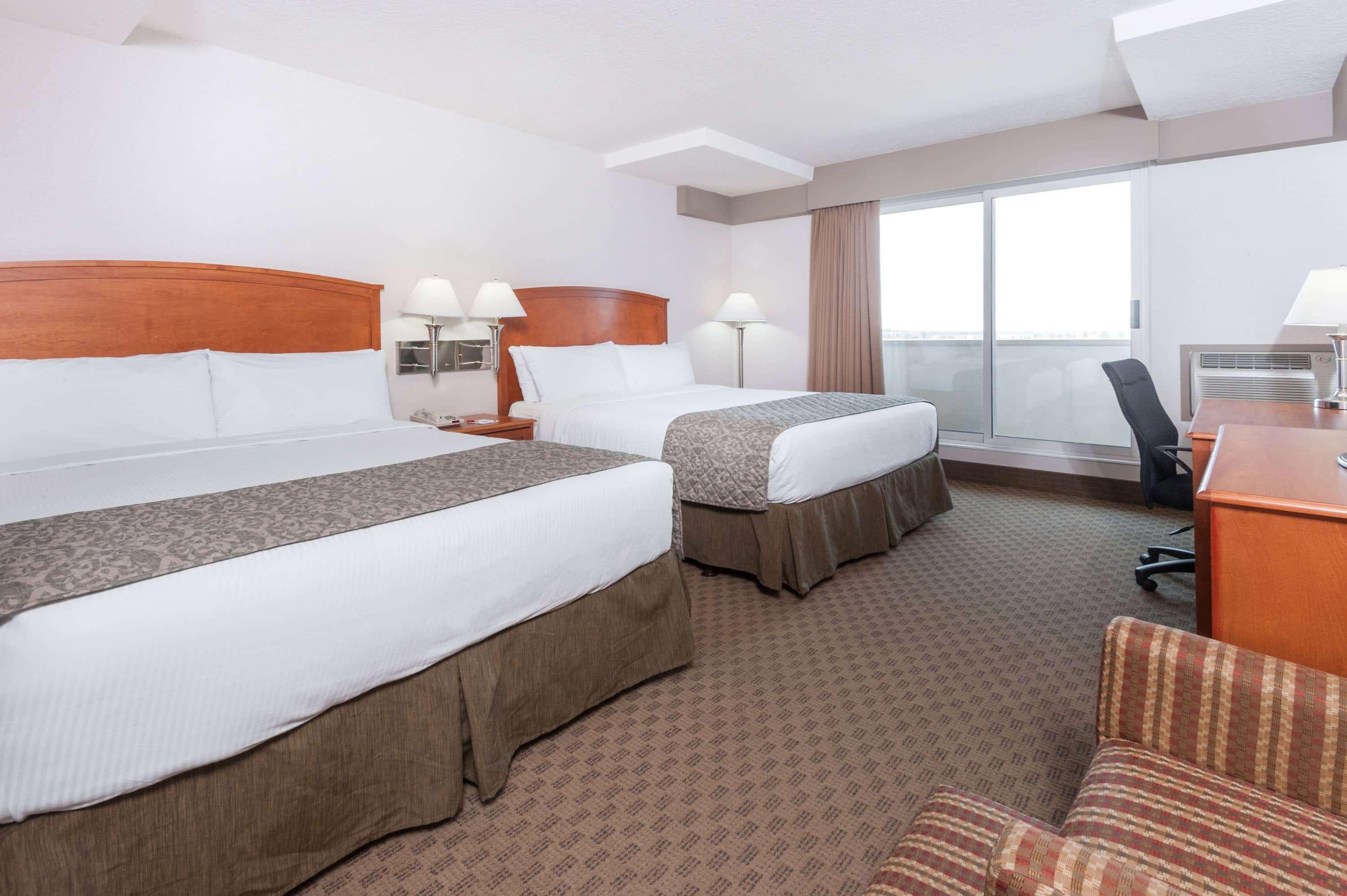 Ramada By Wyndham Edmonton South Hotel Bagian luar foto