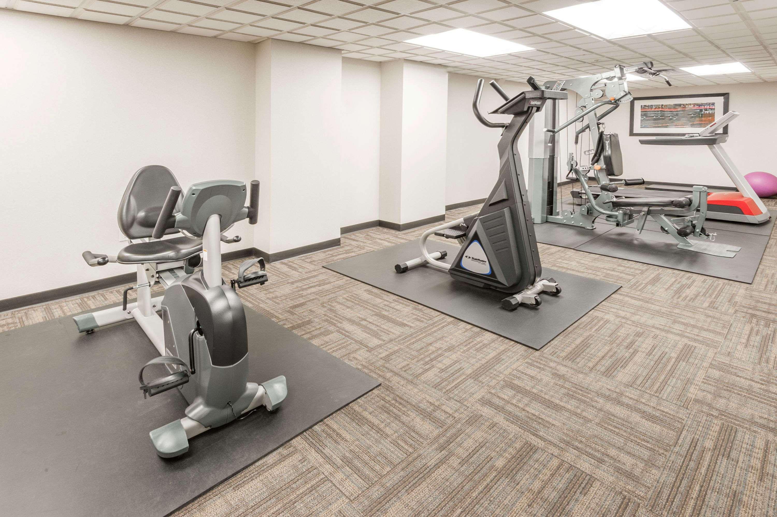 Ramada By Wyndham Edmonton South Hotel Bagian luar foto