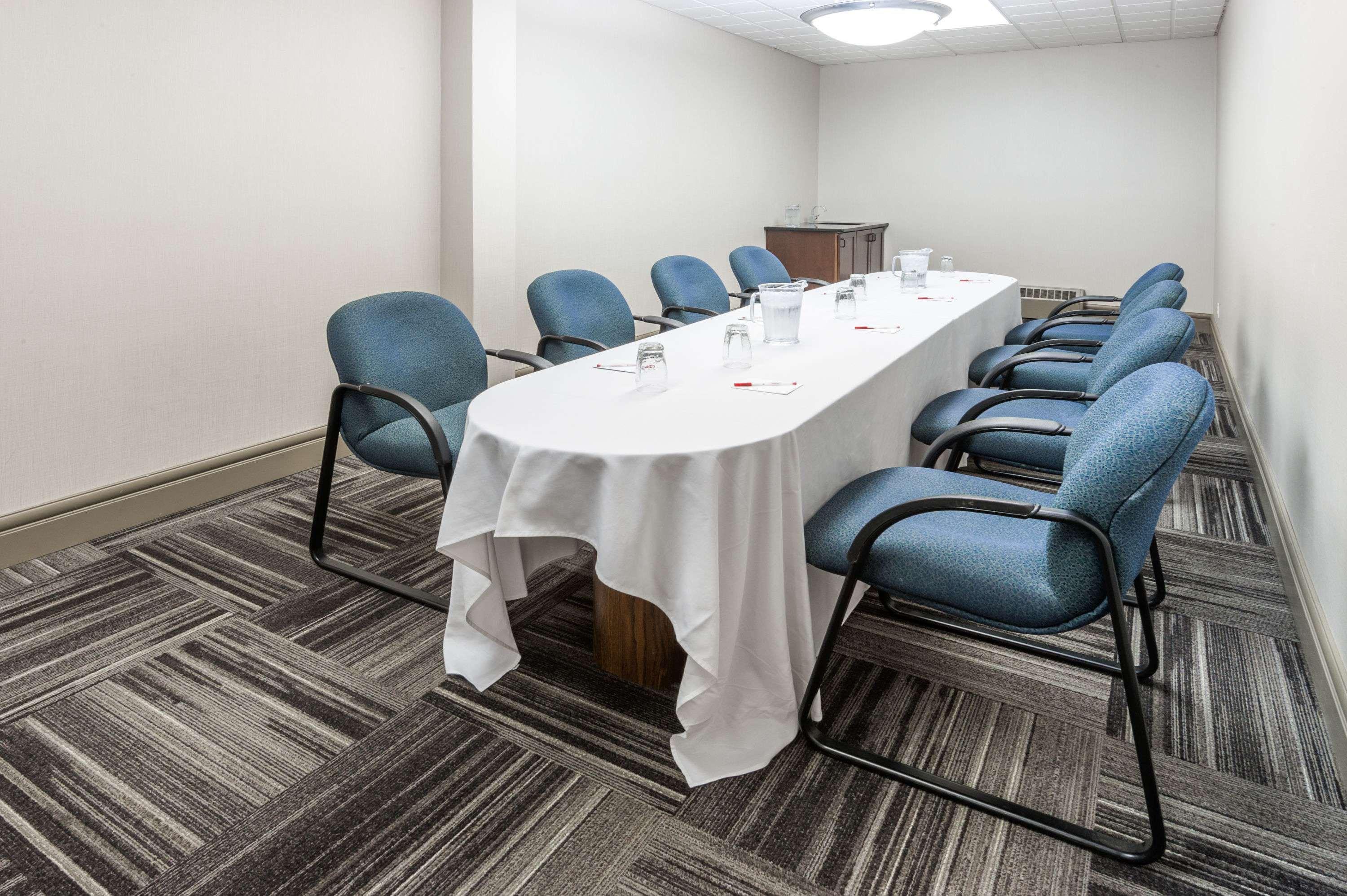 Ramada By Wyndham Edmonton South Hotel Bagian luar foto