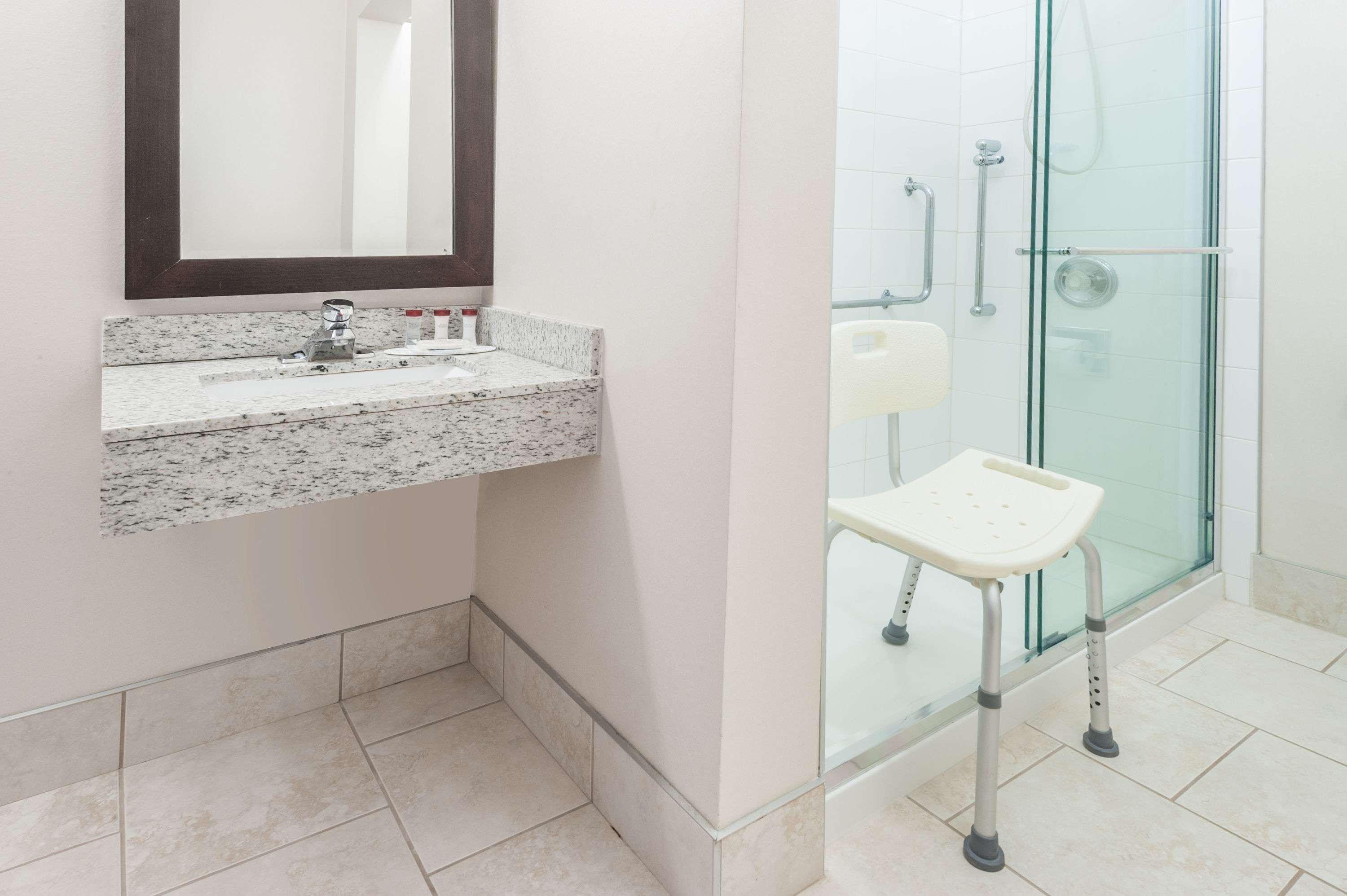 Ramada By Wyndham Edmonton South Hotel Bagian luar foto