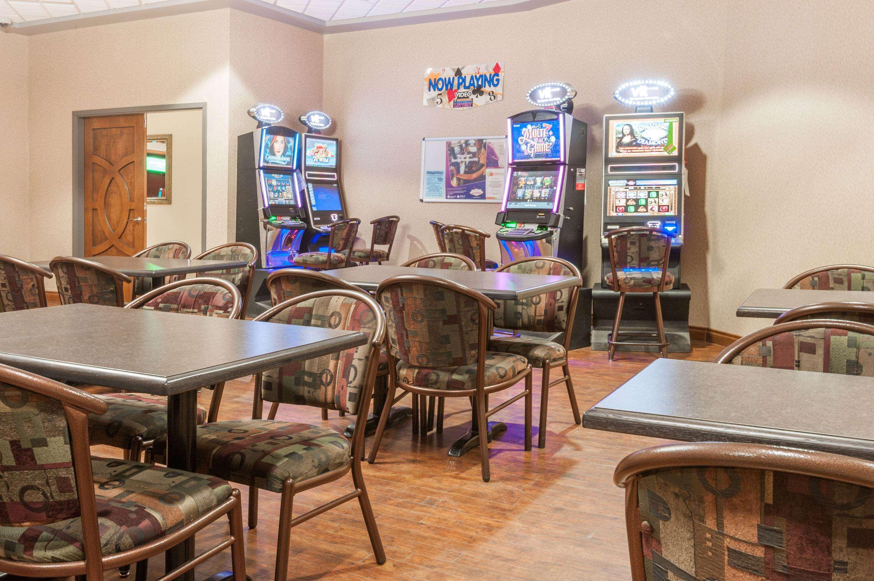 Ramada By Wyndham Edmonton South Hotel Bagian luar foto
