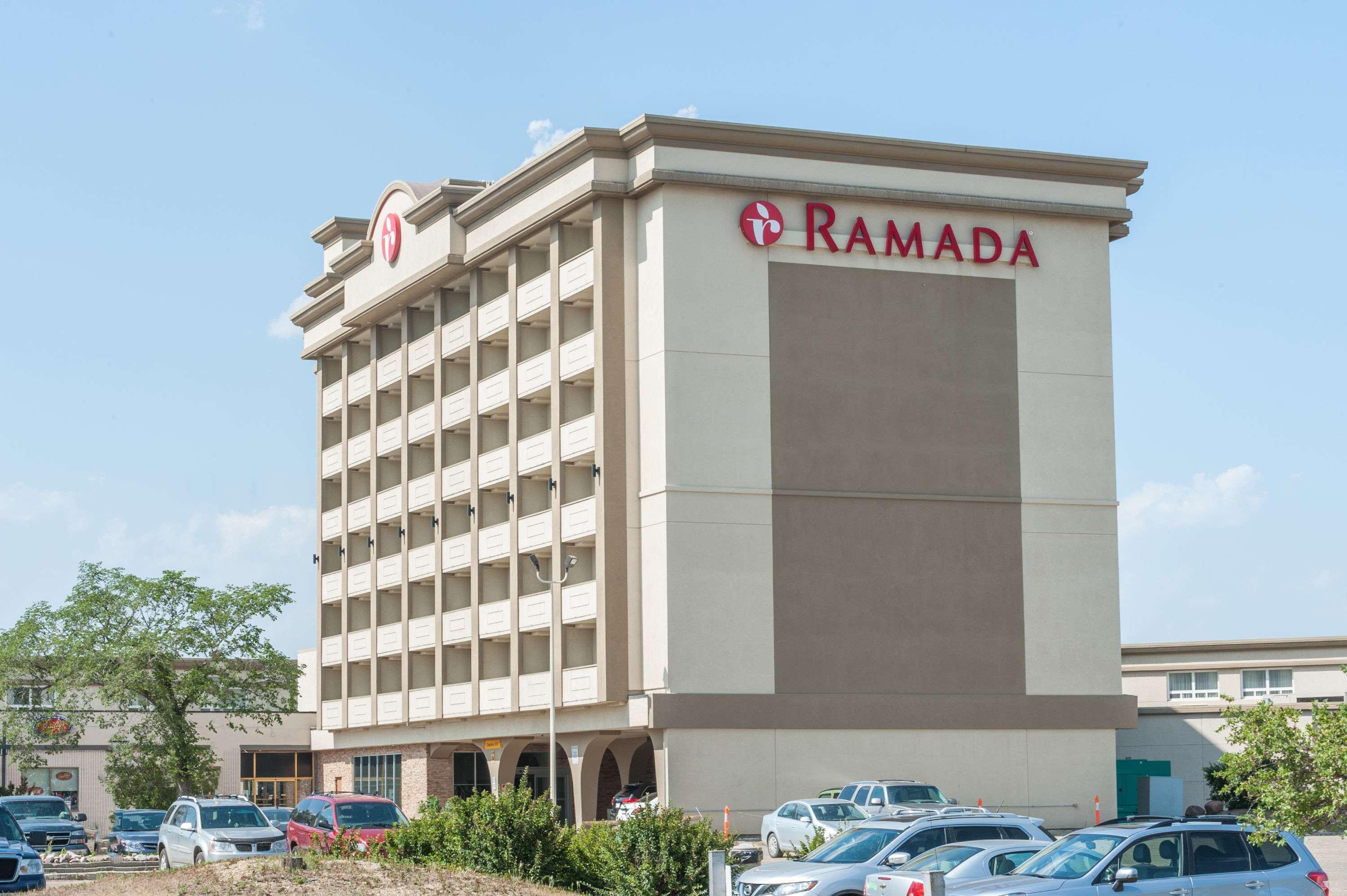 Ramada By Wyndham Edmonton South Hotel Bagian luar foto