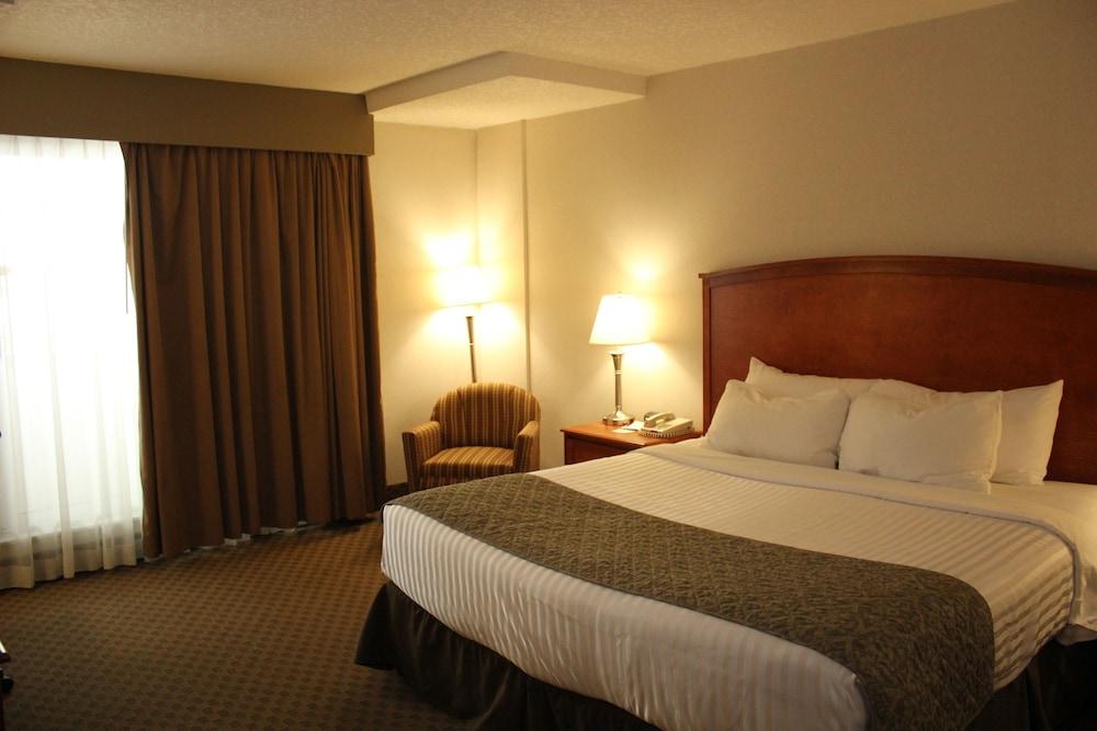 Ramada By Wyndham Edmonton South Hotel Bagian luar foto