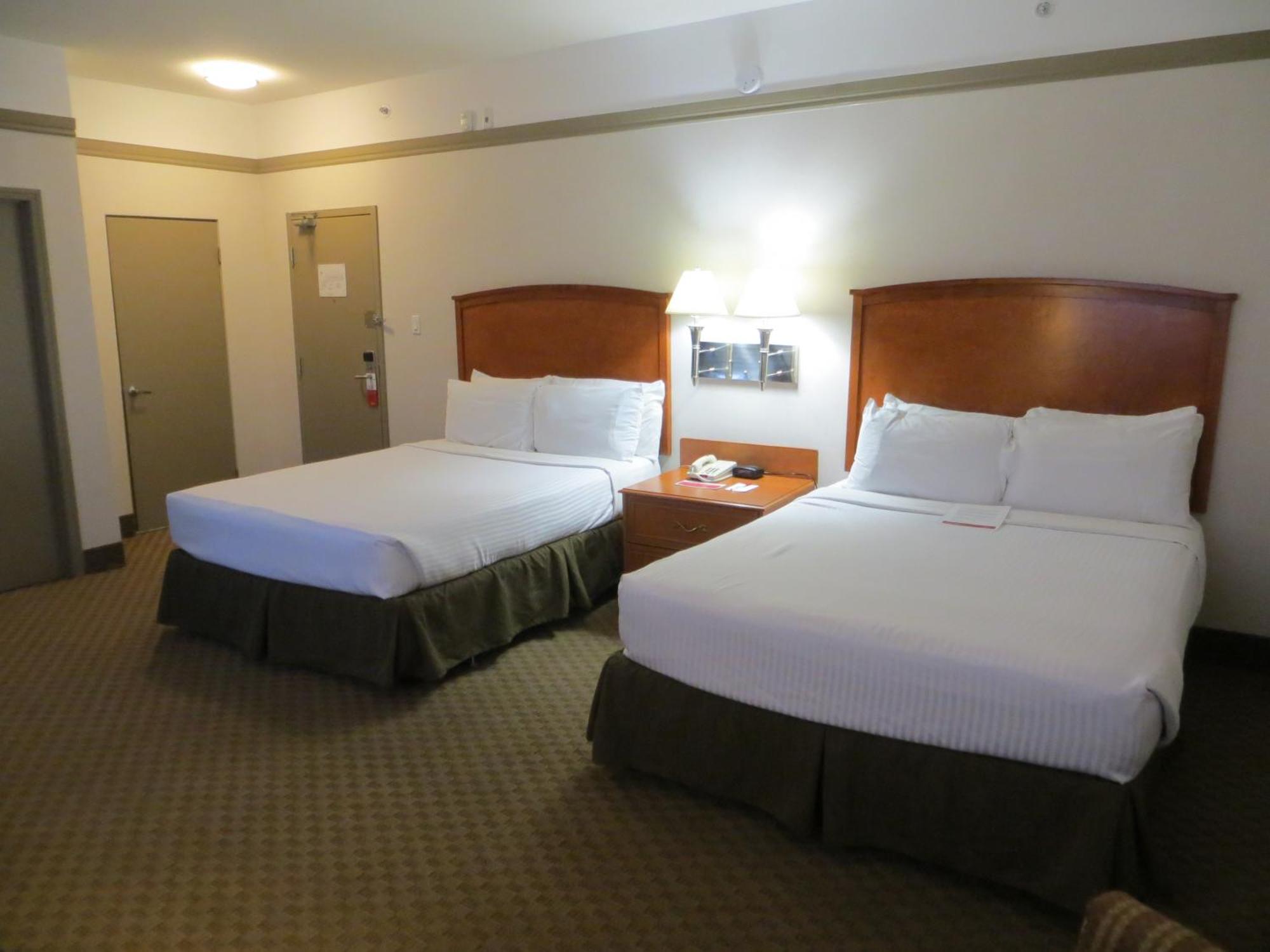 Ramada By Wyndham Edmonton South Hotel Ruang foto