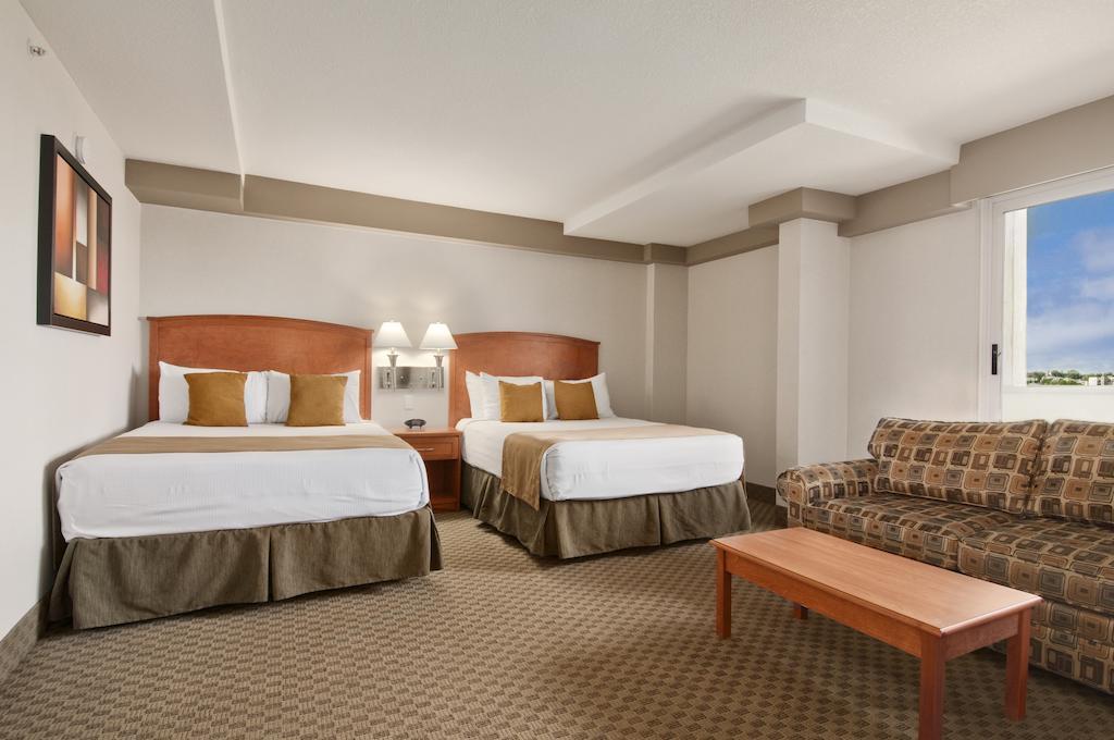 Ramada By Wyndham Edmonton South Hotel Ruang foto