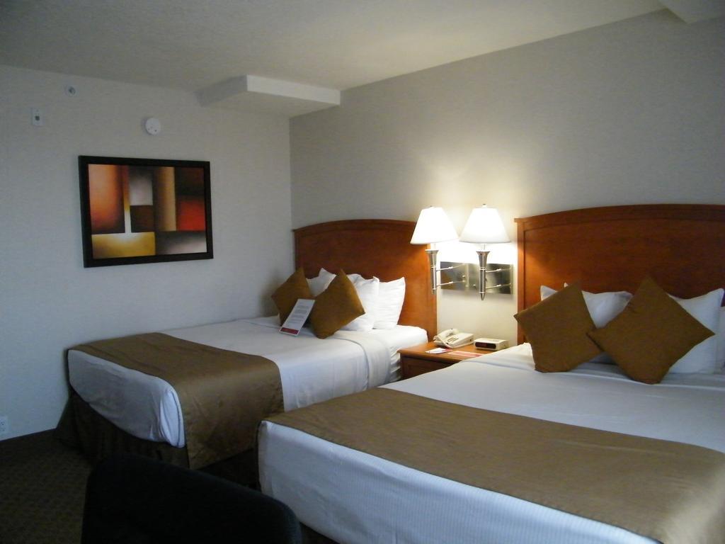 Ramada By Wyndham Edmonton South Hotel Ruang foto