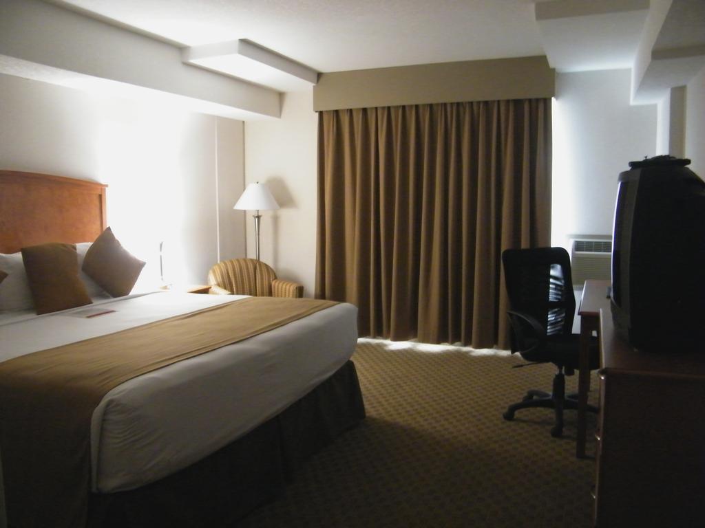 Ramada By Wyndham Edmonton South Hotel Ruang foto
