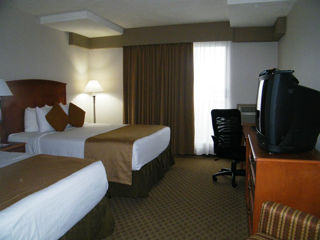 Ramada By Wyndham Edmonton South Hotel Ruang foto