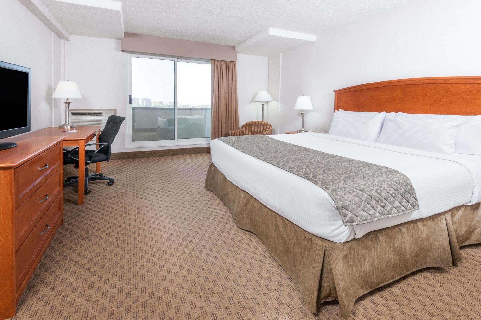 Ramada By Wyndham Edmonton South Hotel Bagian luar foto