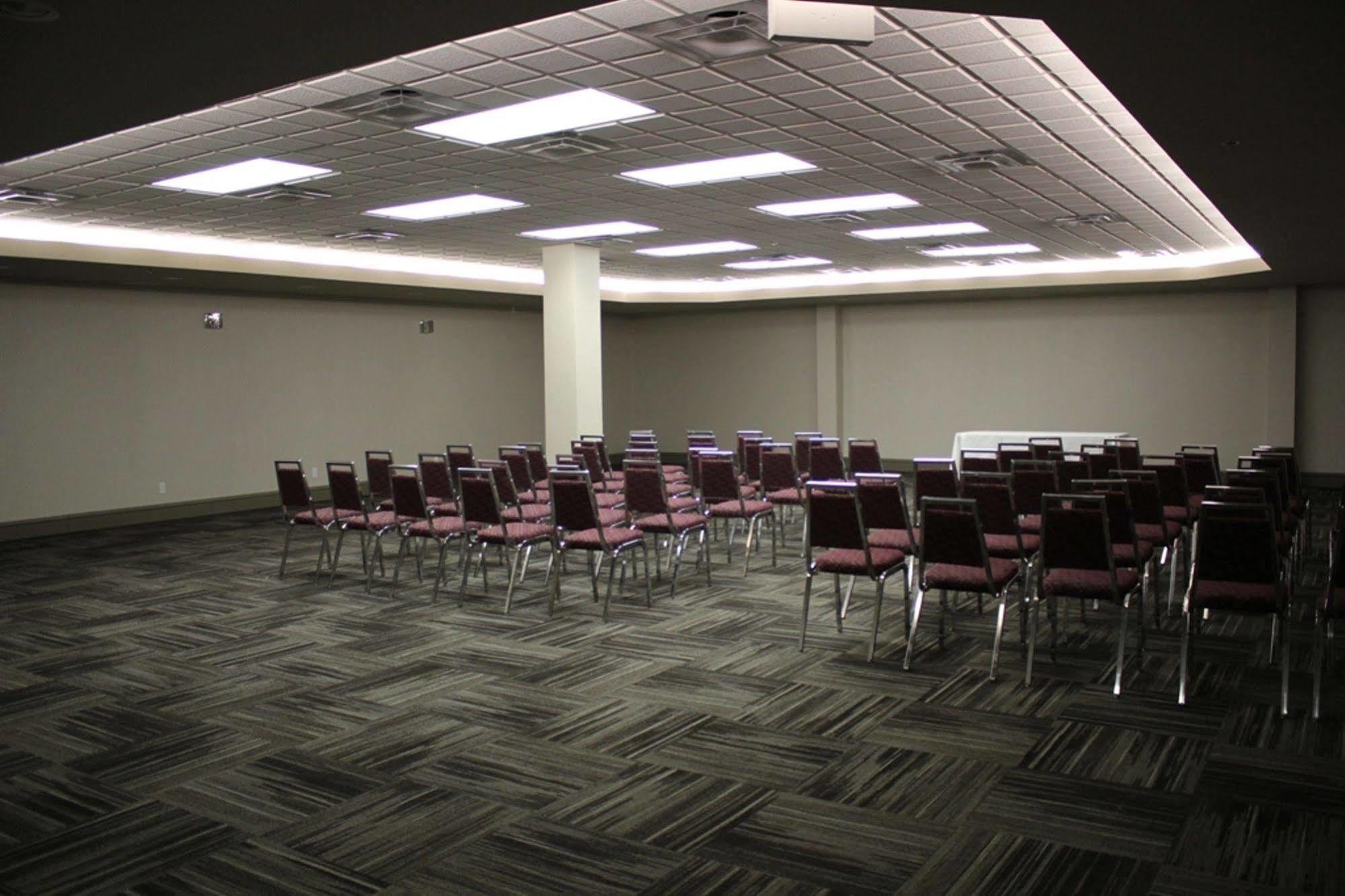 Ramada By Wyndham Edmonton South Hotel Bagian luar foto