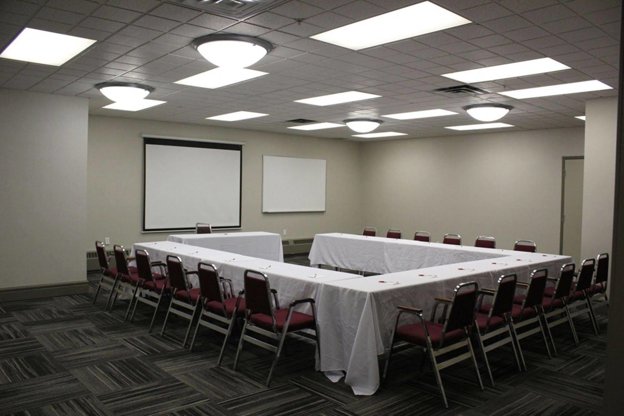 Ramada By Wyndham Edmonton South Hotel Bagian luar foto