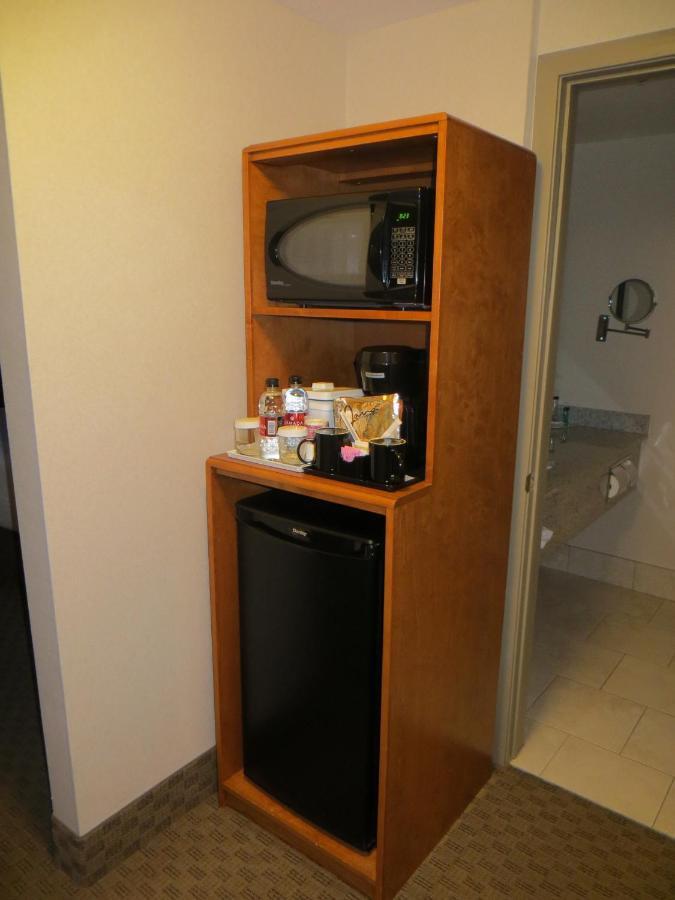 Ramada By Wyndham Edmonton South Hotel Ruang foto