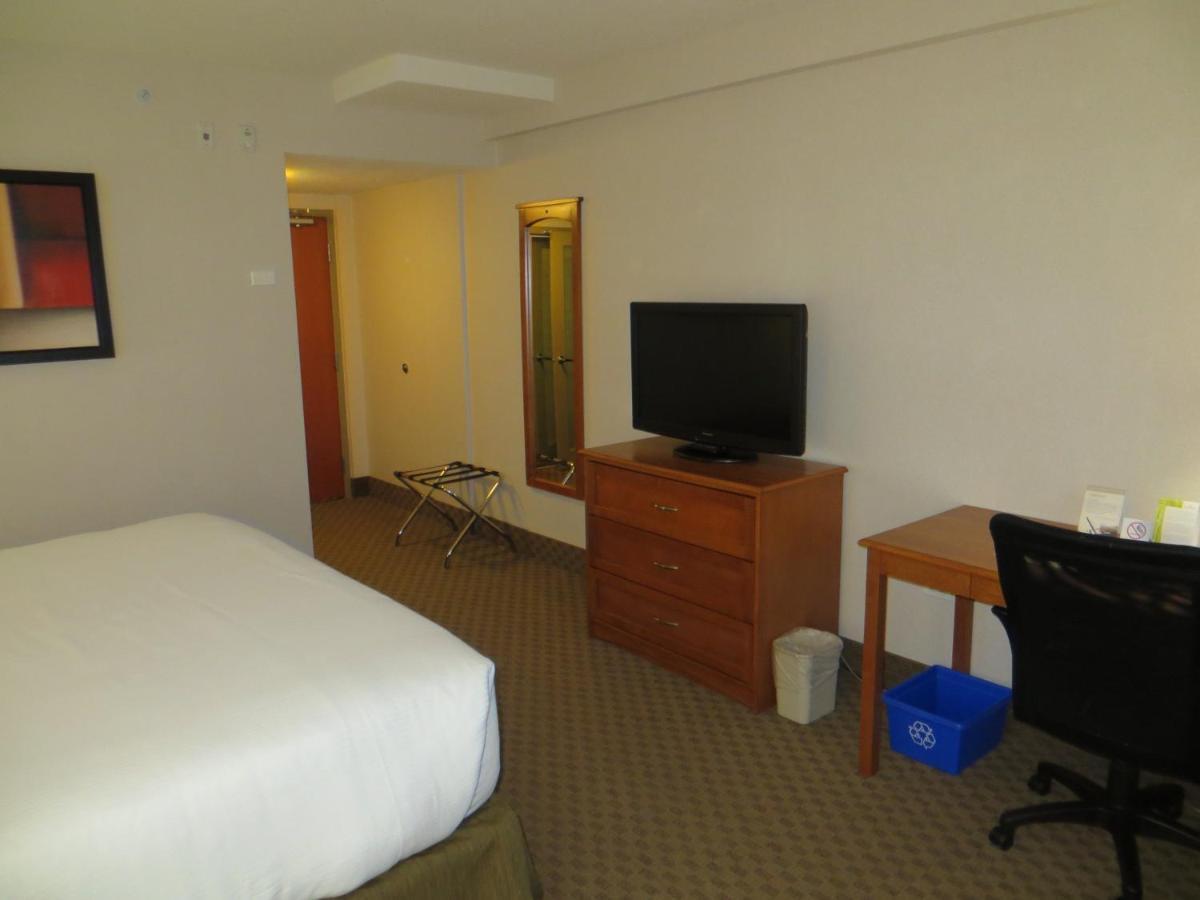 Ramada By Wyndham Edmonton South Hotel Ruang foto