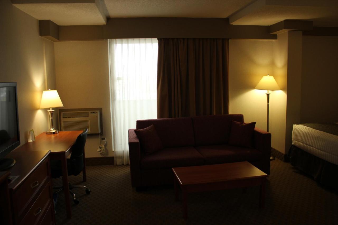 Ramada By Wyndham Edmonton South Hotel Bagian luar foto