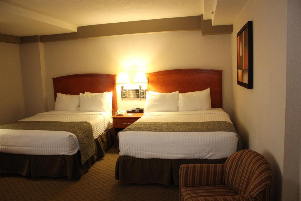 Ramada By Wyndham Edmonton South Hotel Bagian luar foto