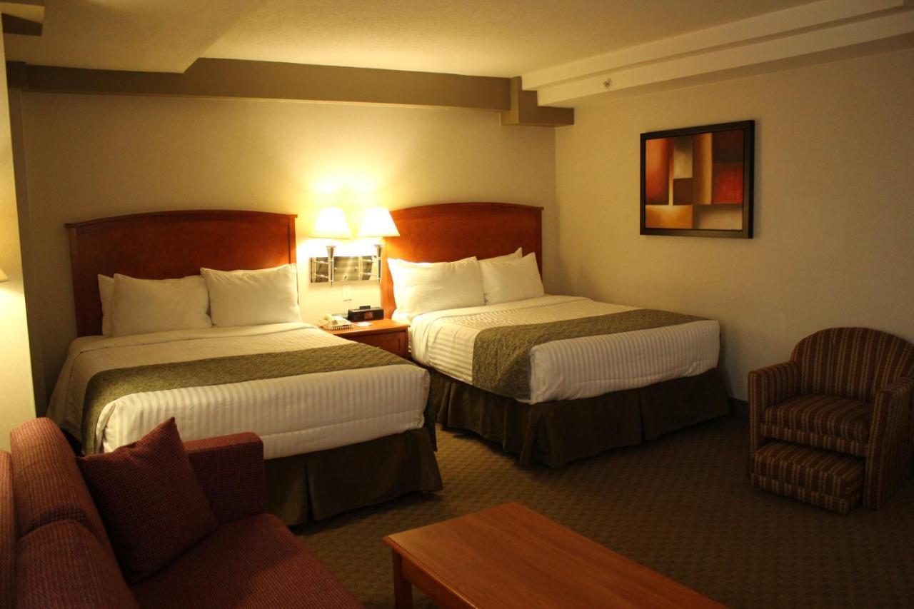 Ramada By Wyndham Edmonton South Hotel Bagian luar foto
