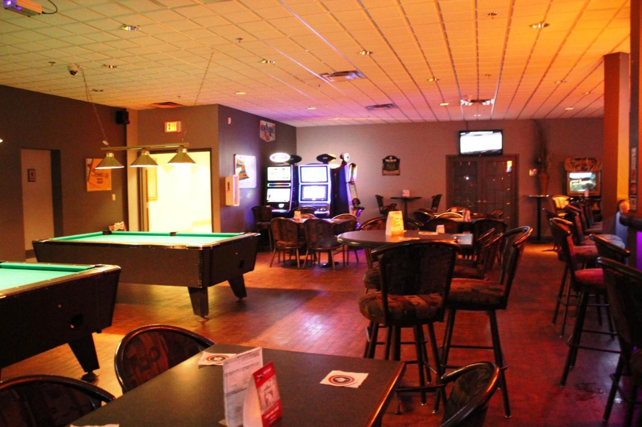 Ramada By Wyndham Edmonton South Hotel Bagian luar foto