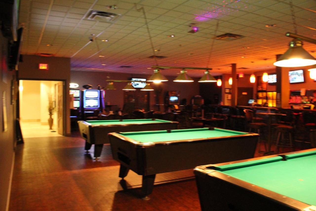 Ramada By Wyndham Edmonton South Hotel Bagian luar foto