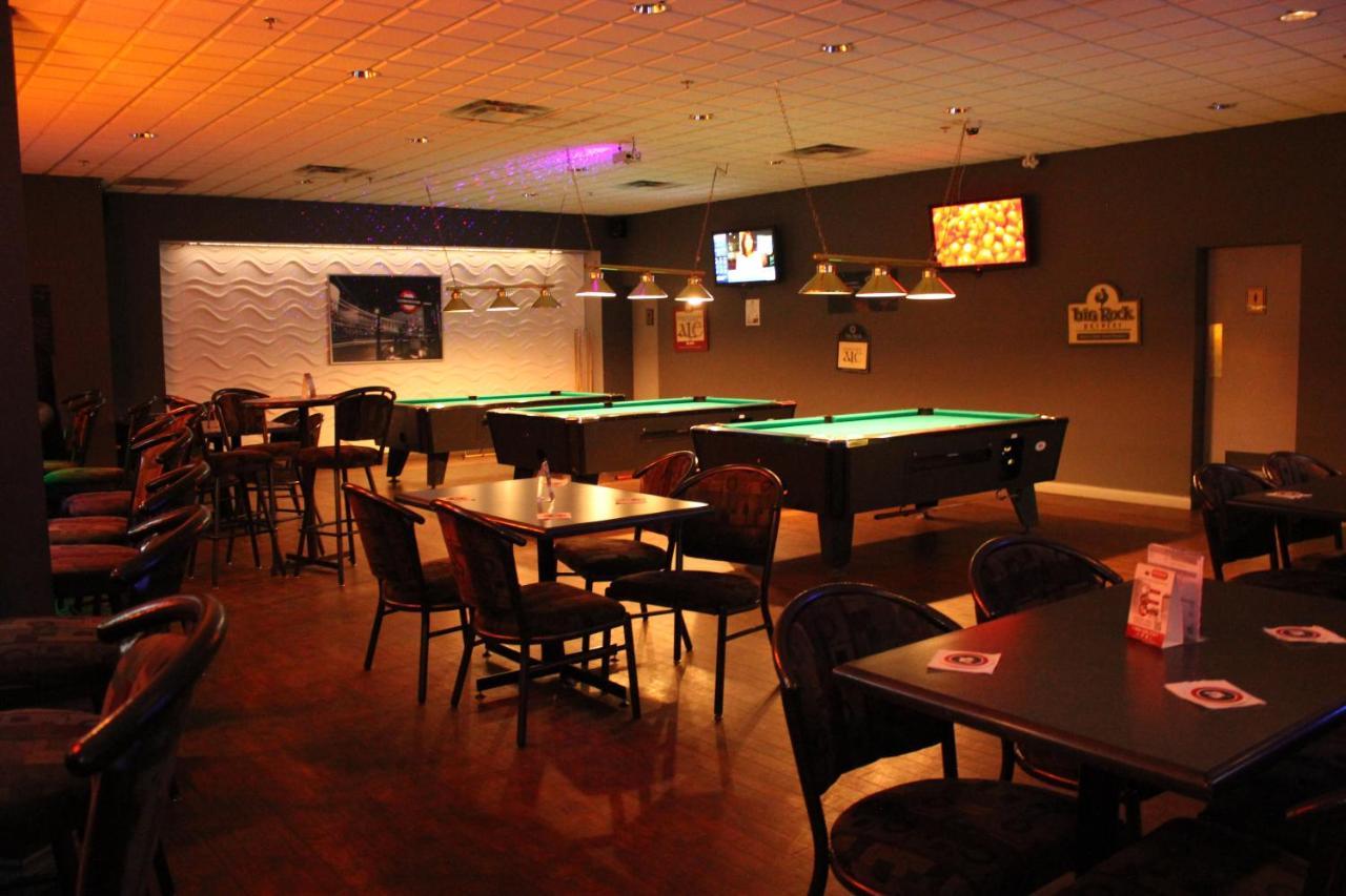 Ramada By Wyndham Edmonton South Hotel Bagian luar foto