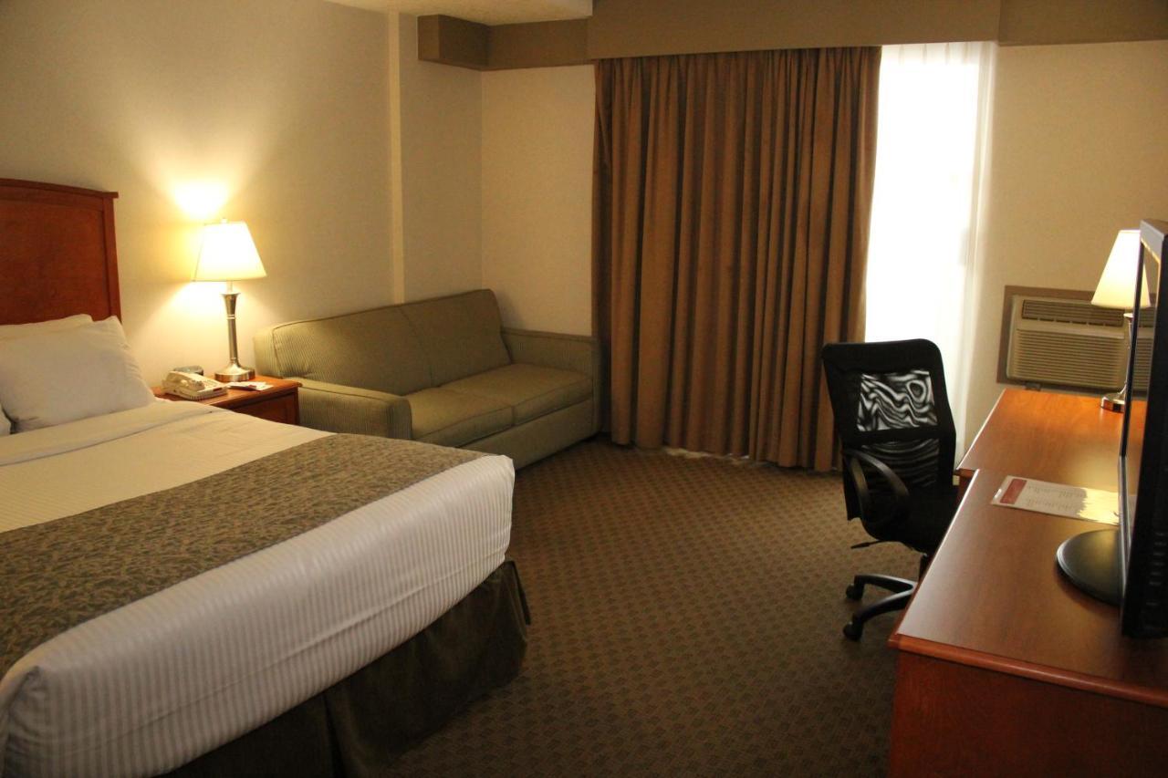 Ramada By Wyndham Edmonton South Hotel Bagian luar foto