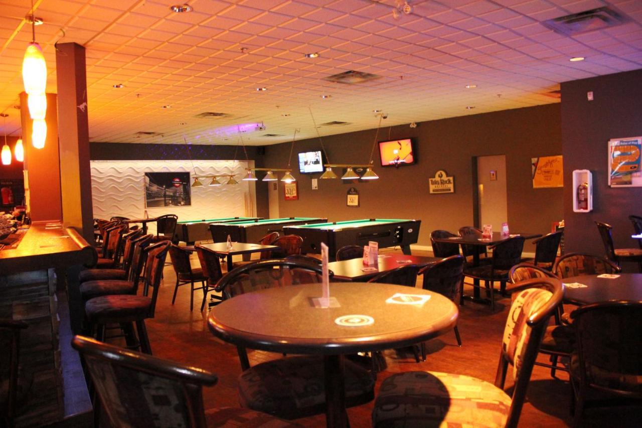 Ramada By Wyndham Edmonton South Hotel Bagian luar foto